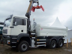 MAN-TGA-33390-M-6x6-weiss-vNispen-230307-02