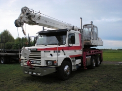 Scania-82-H+Gottwald-AMK-46-A-Kleinrensing-220810-01