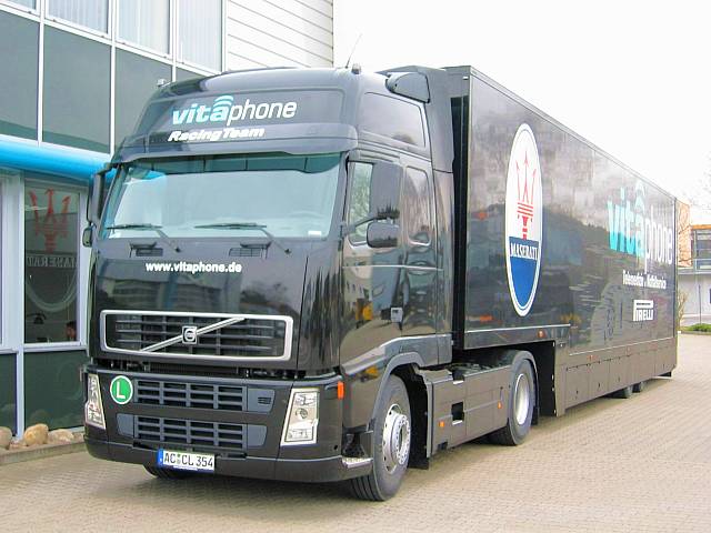 Volvo-FH12-Vitaphone-Strauch-310305-01.jpg