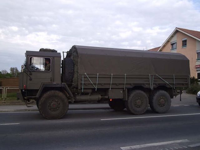 Saurer-Schweizer-Armee-Junco-201205-04.jpg - Hugo Junco