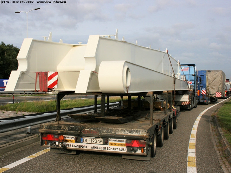 MAN-TGA-26530-XXL-5-Star-Pikolo-050907-08.jpg