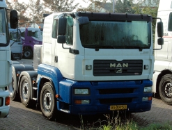 MAN-TGA-L-weiss-blau-PvUrk-050308-01