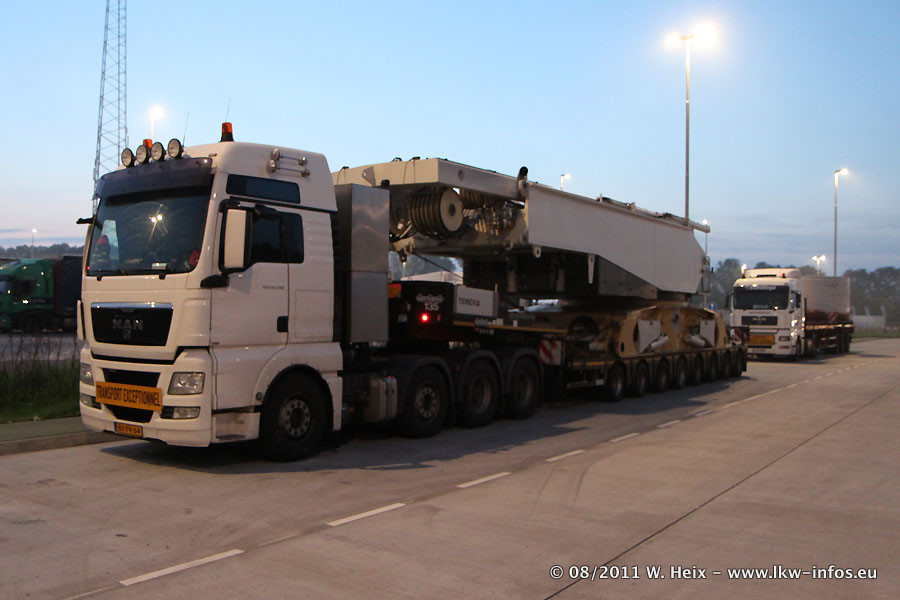 MAN-TGX-41540-weiss-260811-06.jpg