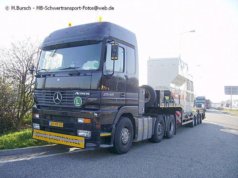 MB-Actros-2548-LH-schwarz-BJVB30-Bursch-040407-01.jpg - Manfred Bursch