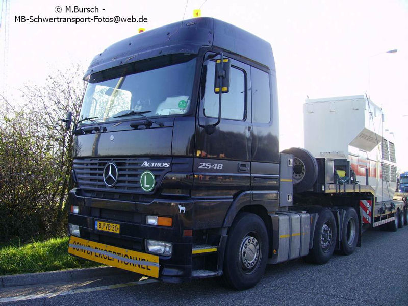 MB-Actros-2548-LH-schwarz-BJVB30-Bursch-040407-02.jpg - Manfred Bursch