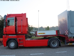 Renault-Magnum-460-rot-310708-08