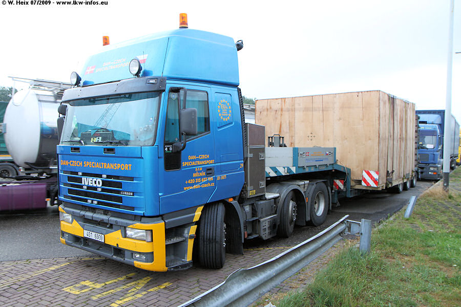 Iveco-EuroStar-Dan-Czech-080709-03.jpg