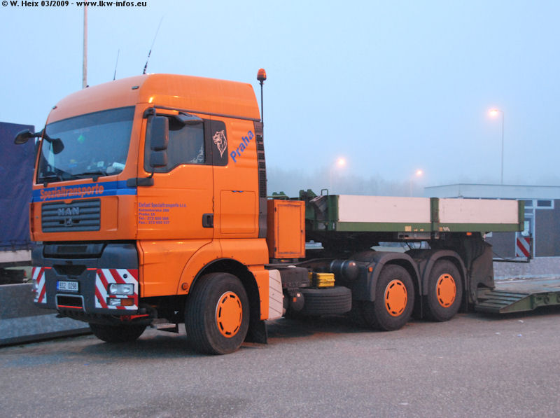 MAN-TGA-XLX-Elefant-180309-02.jpg