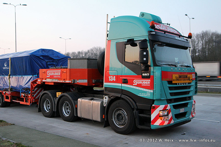 Iveco-Stralis-AS-II-440-S-56-136-Gruber-IT-210312-10.jpg