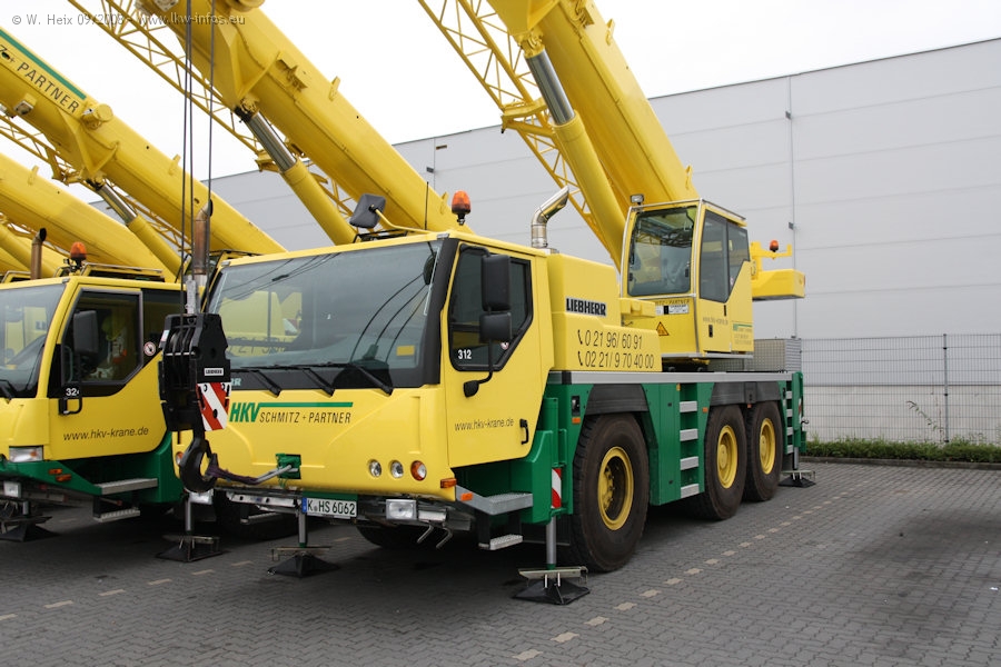 LIebherr-LTM-1055-3-1-HKV-Schmitz-130908-01.jpg
