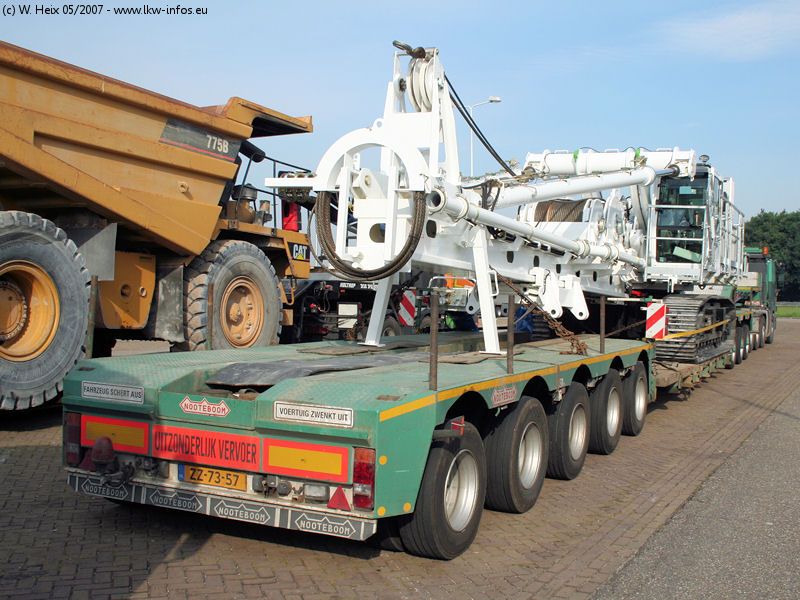 MB-Actros-4153-Martens-010607-11.jpg