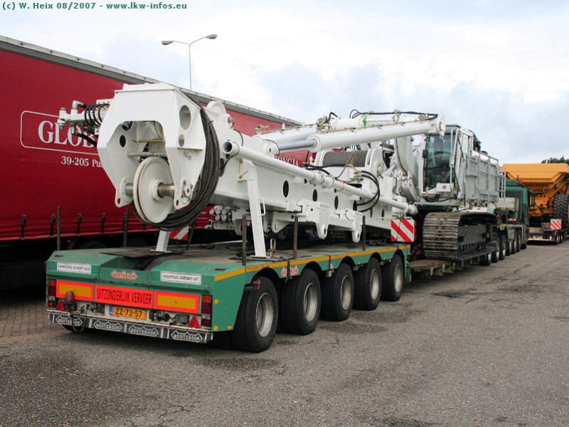 MB-Actros-4153-Martens-160807-01.jpg