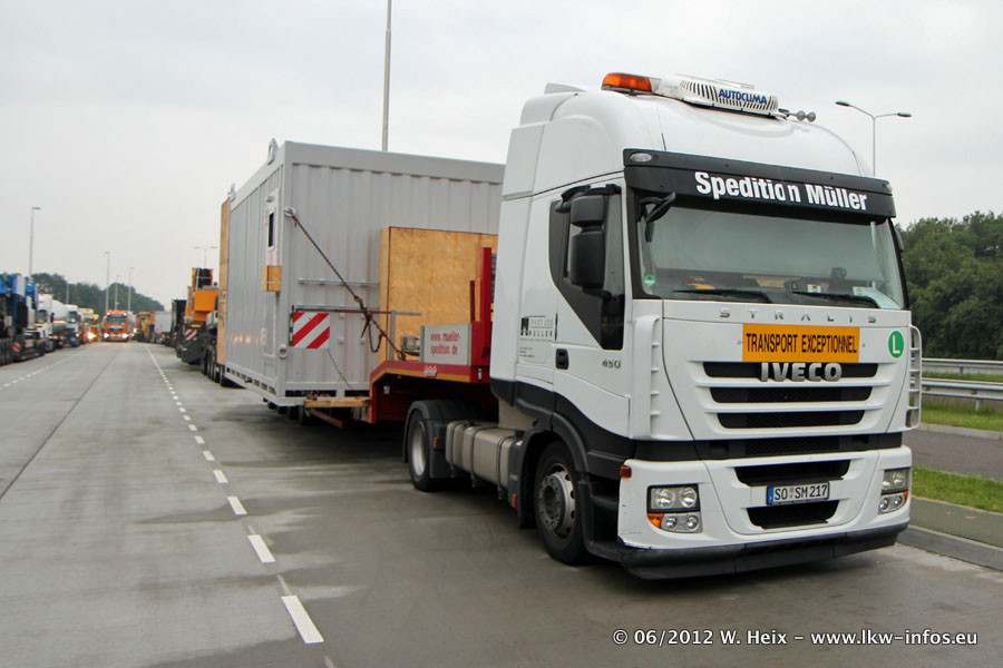 Iveco-Stralis-AS-II-440-S-45-Mueller-200612-02.jpg