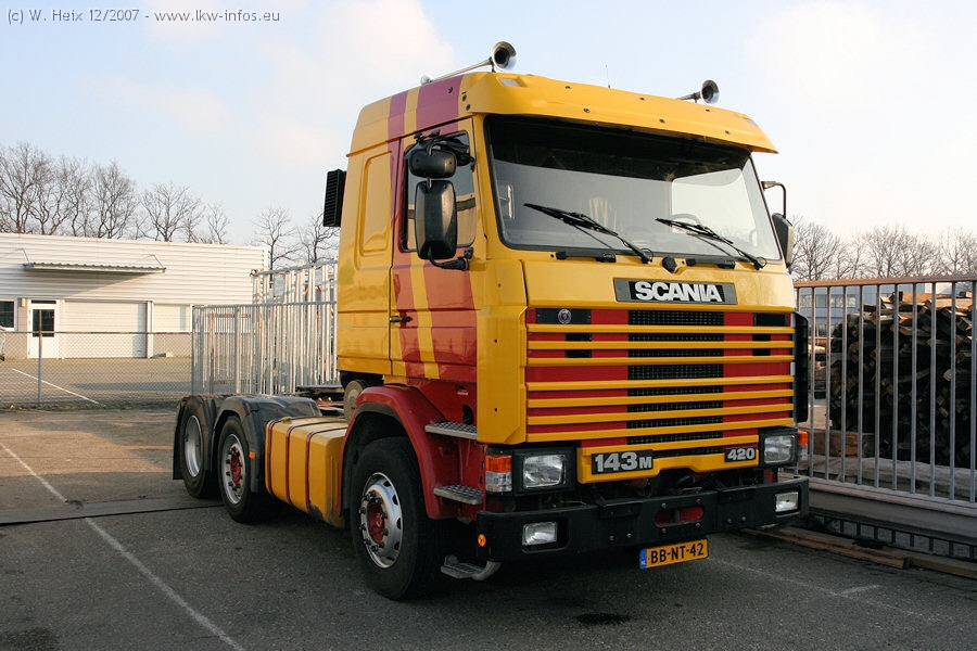 Scania-143-M-420-BB-NT-42-Pultrum-151207-01.jpg