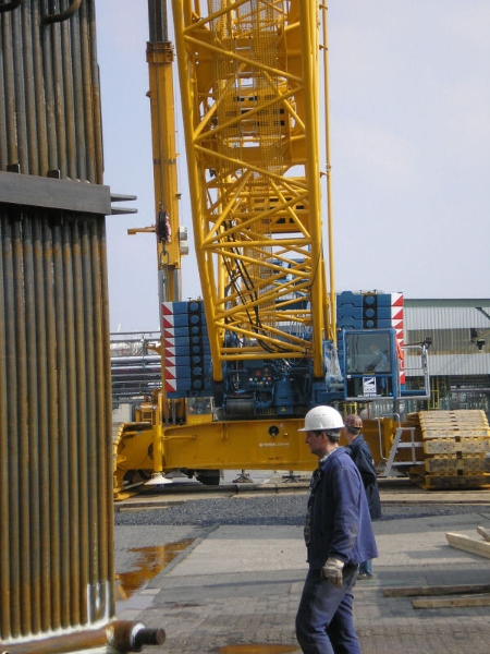 Demag-CC-2800-1-Sarens-Badzong-100407-09-H.jpg - Malte Badzong