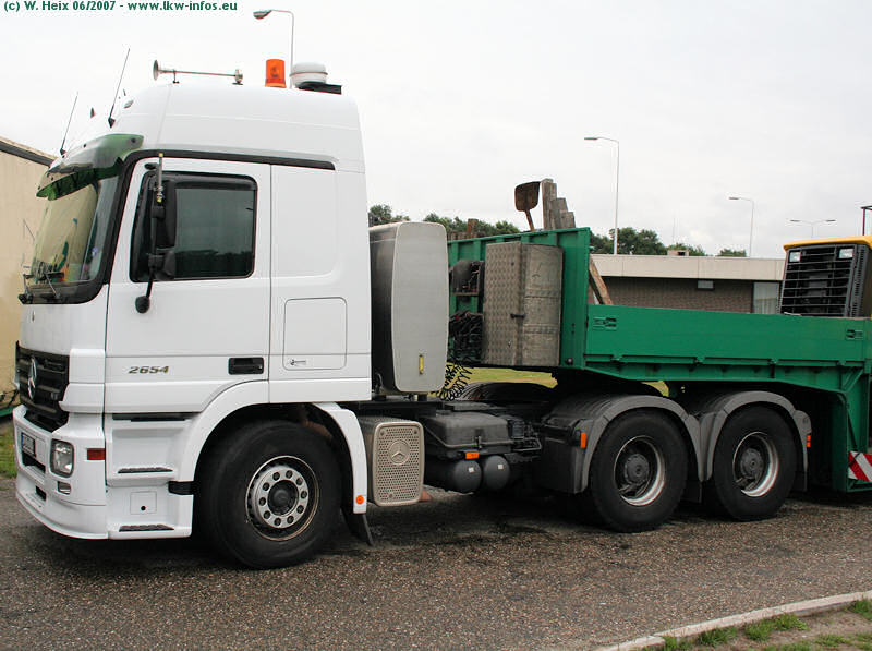 MB-Actros-MP2-2654-Schwandner-030707-02.jpg