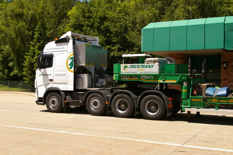 Volvo-FH-16-II-Tiroltrans-Mitteregger-181010-01.jpg - Wolfgang Mitteregger