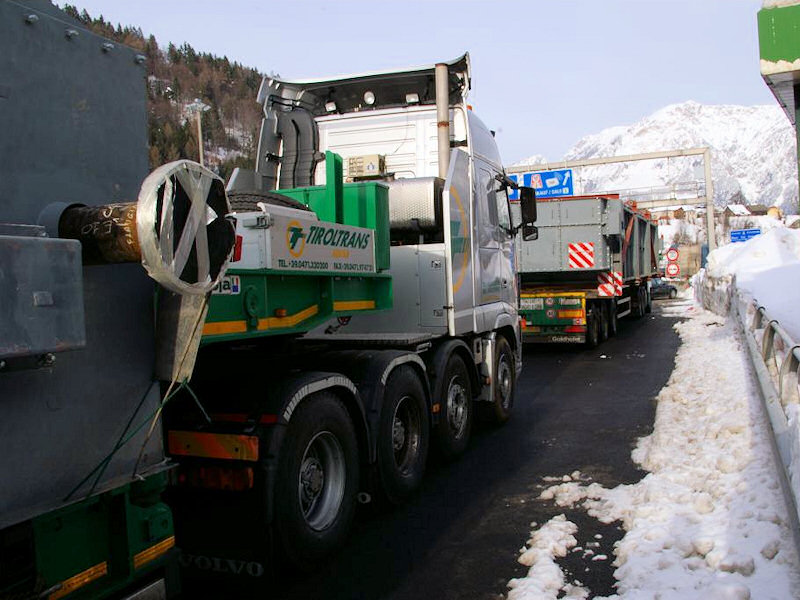Volvo-FH16-660-Tirol-Trans-Mitteregger-231208-01.jpg - W. Mitteregger
