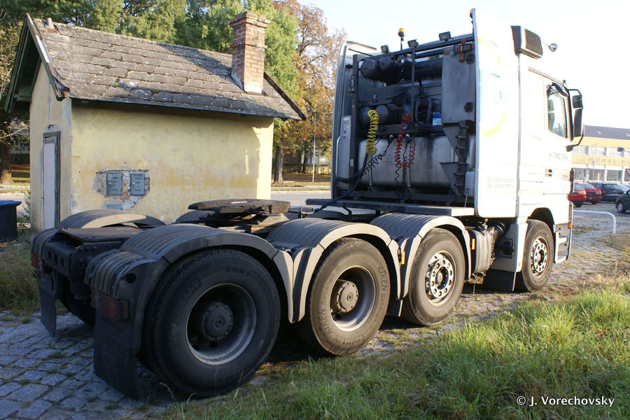 MB-Actros-4155-SLT-Tiroltrans-Vorechovsky-101011-02.jpg