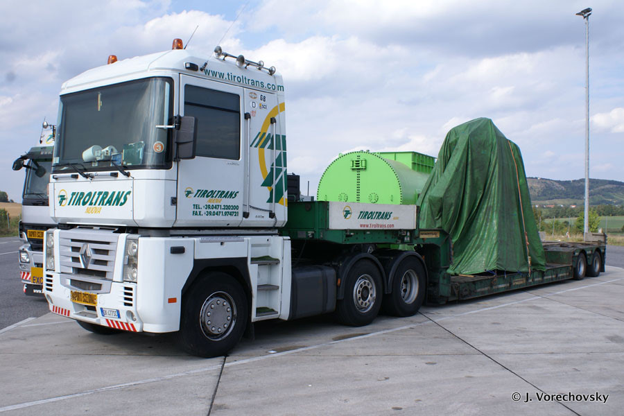 fRenault-Magnum-440-Tiroltrans-Vorechovsky-101011-01.jpg