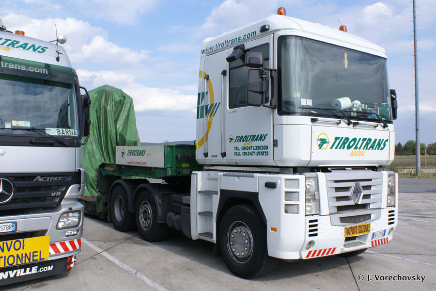 fRenault-Magnum-440-Tiroltrans-Vorechovsky-101011-03.jpg