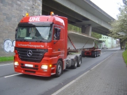 MB-Actros-3358-MP2-Uhl-Wenzel-050506-01