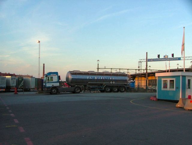 MB-Actros-MP2-ADR-Hanpaeae-Posern-311005-01.jpg - R. Posern