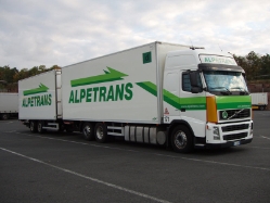 Volvo-FH12-460-Alpetrans-Holz-010108-01