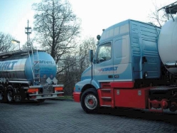 Volvo-NH12-420-Anhalt-Kolmorgen-100205-01