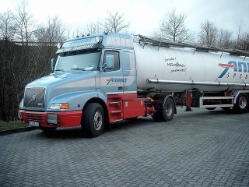 Volvo-NH12-420-Anhalt-Kolmorgen-100205-02