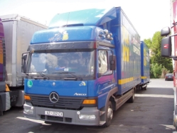 MB-Atego-823-Barth-Holz-010604-1