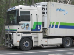 Renault-Magnum-Baumann-Strauch-311205-01