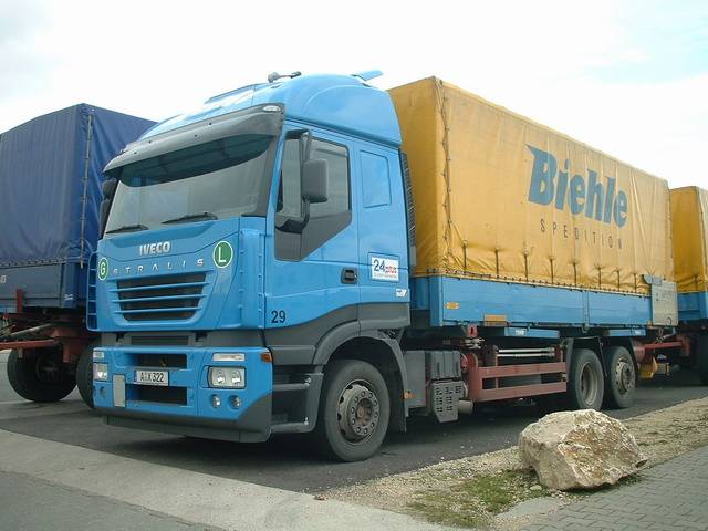 Iveco-Stralis-AS-Biehle-Schoener-310305-01.jpg