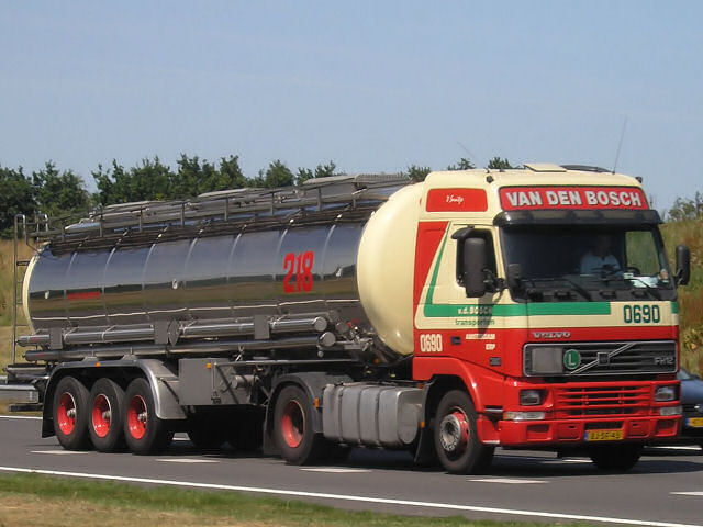 Volvo-FH12-380-vdBosch-Elskamp-021206-09.jpg