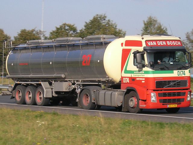 Volvo-FH12-420-vdBosch-Elskamp-071105-02.jpg