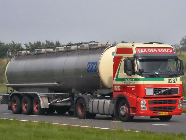 Volvo-FH12-vdBosch-Elskamp-071105-01.jpg
