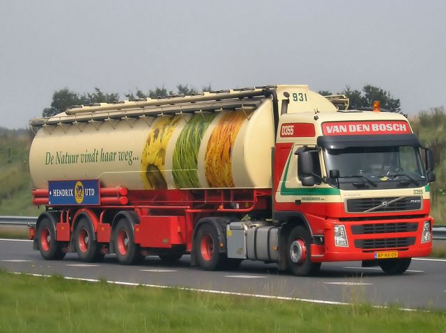 Volvo-FM12-vdBosch-Elskamp-071105-01.jpg