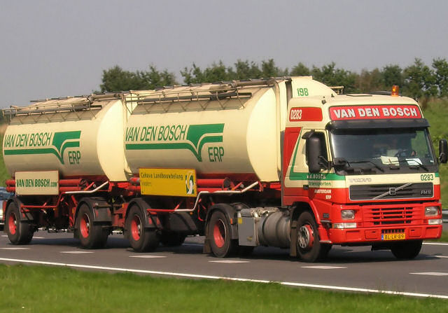Volvo-FM12-vdBosch-Elskamp-101106-01.jpg