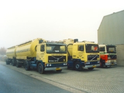Volvo-F10-vdBosch-gelb-PElskamp-290505-01
