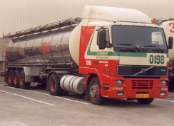 Volvo-FH12-340-vdBosch-RElskamp-290505-01