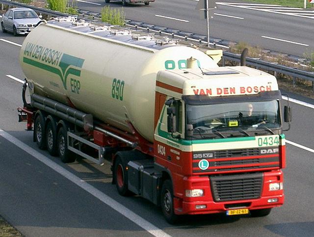 DAF-95-XF-vdBosch-Szy-200404-1.jpg - Trucker Jack