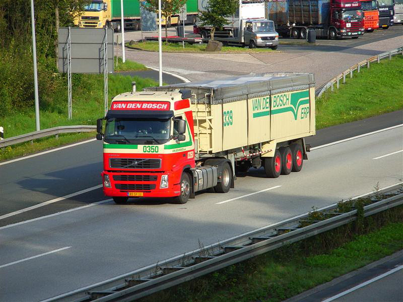 Volvo-FH12-vdBosch-Skolaut-241207-01.jpg - Oliver Skolaut