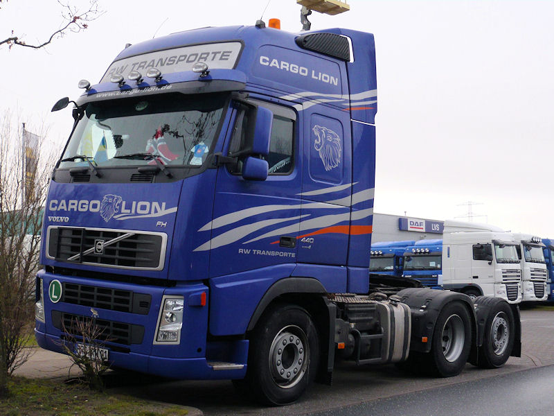 Volvo-FH-440-Cargo-Lion-Schlottmann-131208-01.jpg