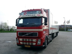 Volvo-FH12-Continent-Willann-040504-2