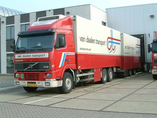 Volvo-FH12-420-vDaalen-vMelzen-270305-08.jpg - Henk van Melzen