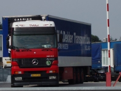 MB-Actros-1843-Dekker-Holz-100805-02