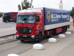 MB-Actros-1844-MP2-Dekker-Holz-100805-02