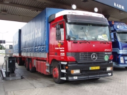 MB-Actros-Dekker-Holz-100805-01-NL
