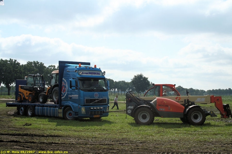 Volvo-FH-480-van-Doesburg-110807.jpg