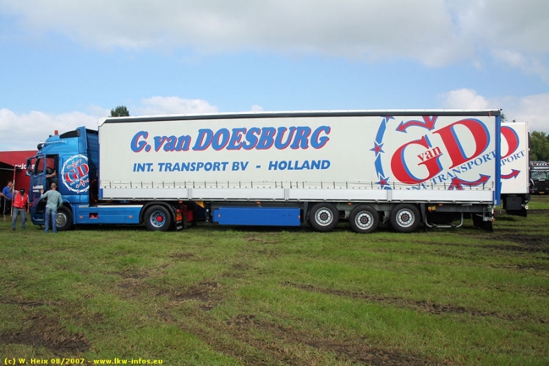 Volvo-FH-van-Doesburg-110807-01.jpg